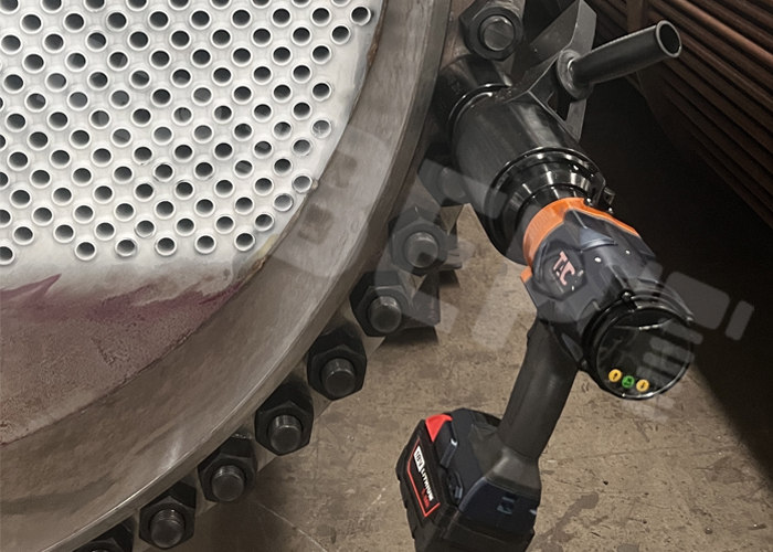 锂电数显扭矩扳手（中石化换热器-远程控制，带转角，反力臂上手柄辅助）